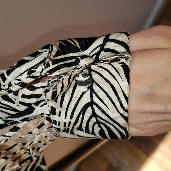 Vintage The Silk Farm White, Black, Tan Floral Leaf Silk Button-front Shirt, 6 - Picture 6 of 10